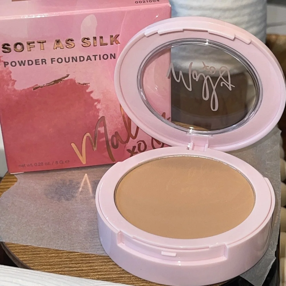 MALLY BEAUTY Soft As Silk Powder Foundation In Medium